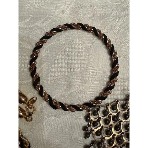 Vintage Trifari Necklace with Matching Bracelet and Earrings - Picture 5 of 6